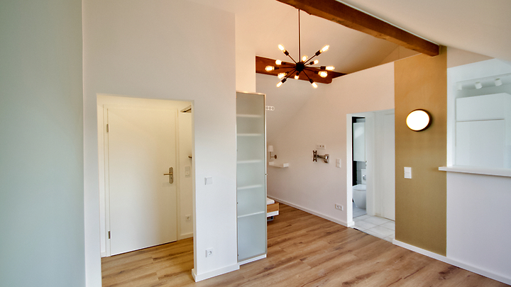 1½ Zimmer-Dachwohnung in Neuss, möbliert