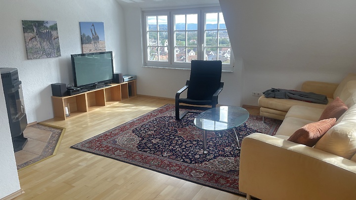 2 Zimmer-Dachwohnung in Lörrach, möbliert